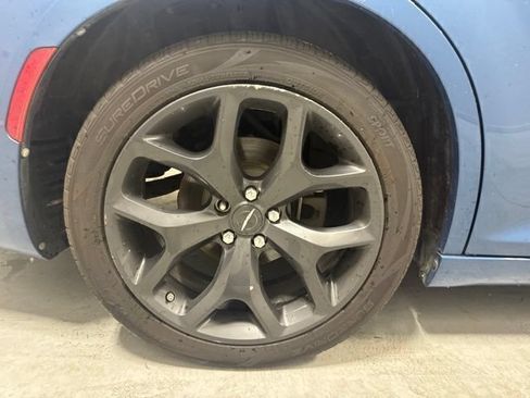 Used 2020 Chrysler 300 Touring w/ Sport Appearance Package RWD image 6