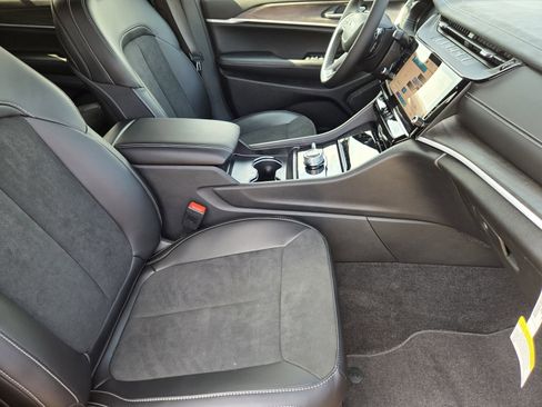 New 2026 Jeep Grand Cherokee L 4WD image 17