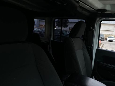 Used 2018 Jeep Wrangler Unlimited Sport image 18