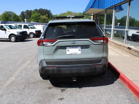 Used 2020 Toyota RAV4 XLE w/ Convenience Package FWD image 6