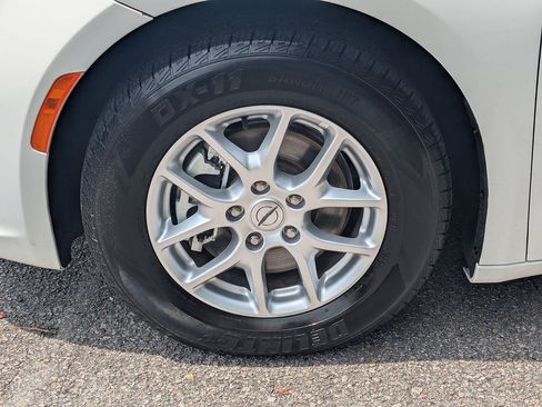Used 2023 Chrysler Pacifica Touring-L FWD image 10