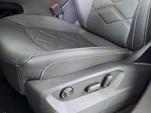 Used 2025 Volkswagen Atlas Cross Sport SE image 23