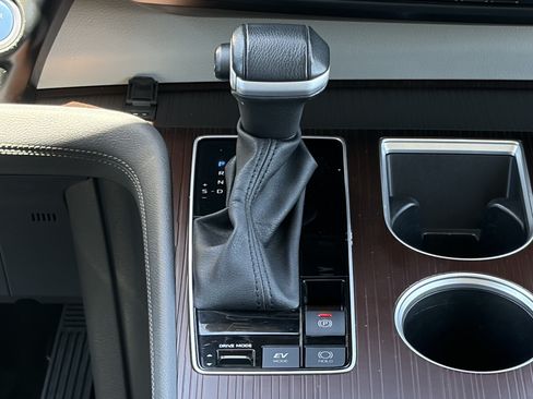 Certified 2024 Toyota Sienna XLE FWD image 16