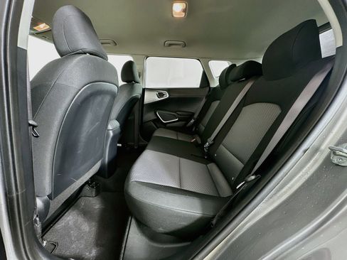 Used 2025 Kia Soul LX w/ LX Technology Package FWD image 26