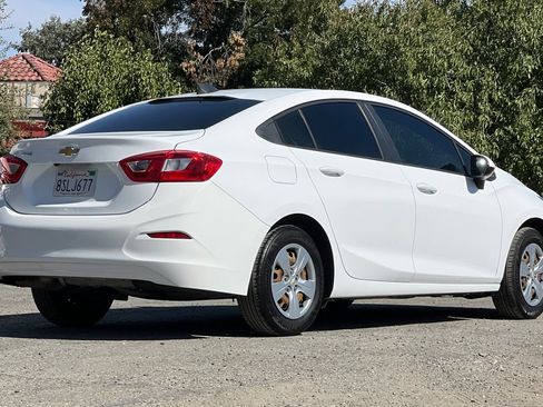 Used 2017 Chevrolet Cruze LS FWD image 4