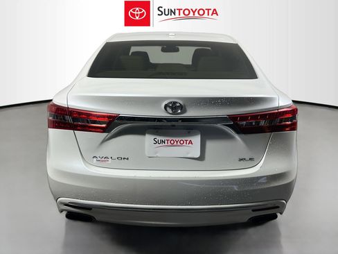 Used 2018 Toyota Avalon XLE Premium image 5