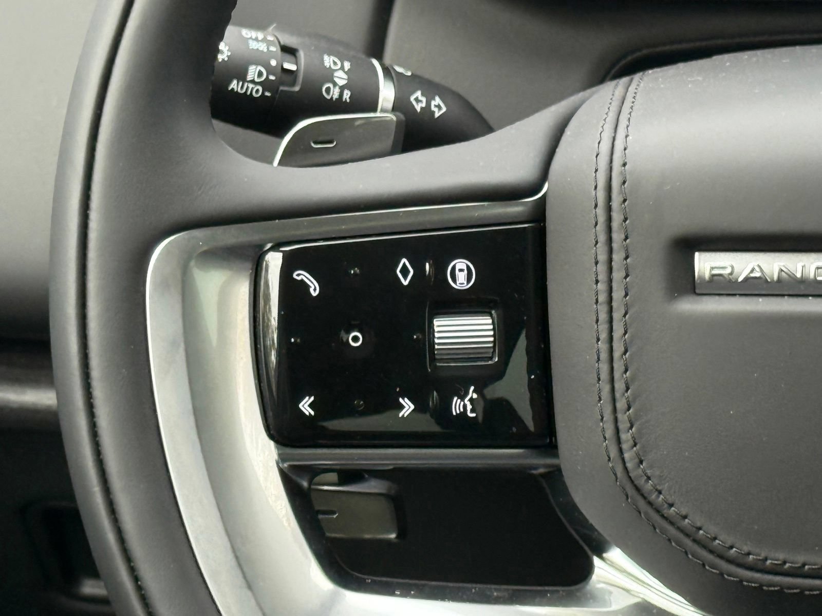 New 2026 Land Rover Range Rover SE AWD/4WD image 34