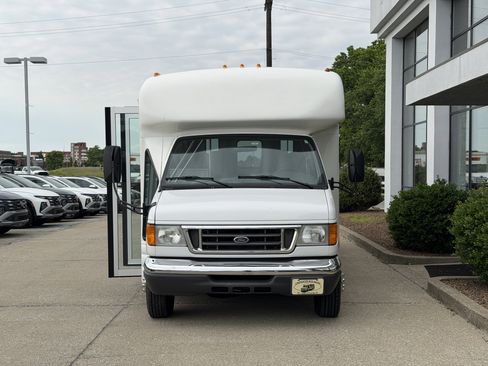 Used 2006 Ford E-450 and Econoline 450 RWD image 11