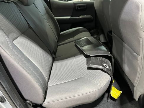 Used 2022 Toyota Tacoma SR5 AWD/4WD image 19