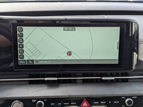 Used 2024 Kia Carnival EX FWD image 32
