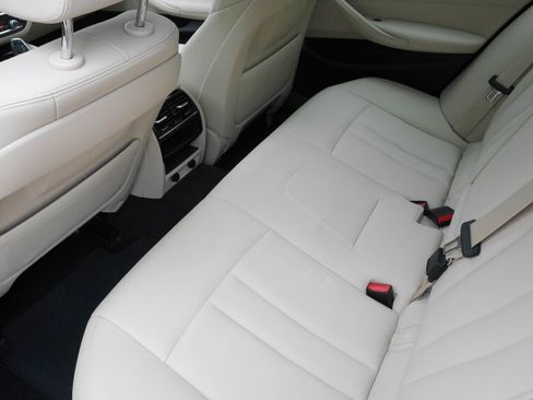 Used 2019 BMW 530i w/ Convenience Package image 33