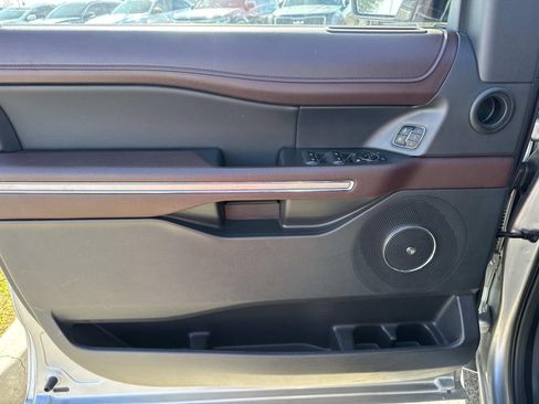 Used 2024 Ford Expedition Limited image 21