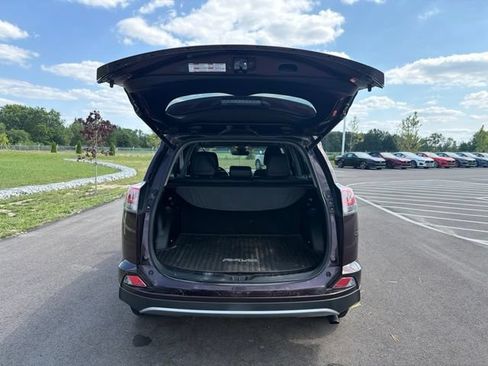 Used 2018 Toyota RAV4 Limited AWD/4WD image 10