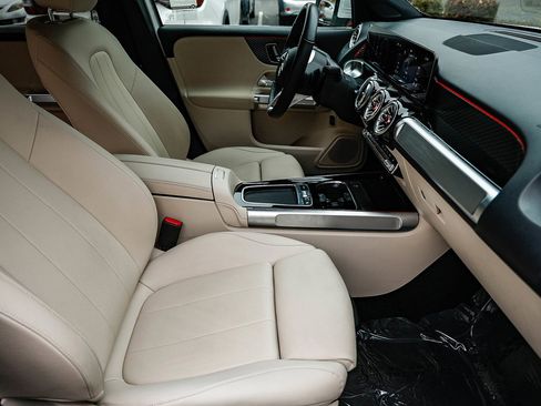 Certified 2025 Mercedes-Benz GLB 250 4MATIC image 16