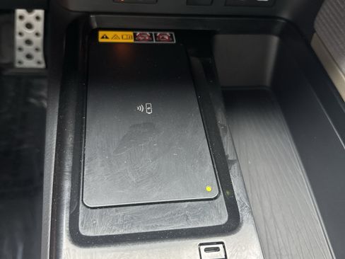 Used 2025 Toyota Camry SE FWD image 18