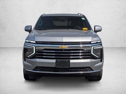 Used 2025 Chevrolet Tahoe LT AWD/4WD image 2