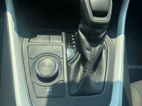 Used 2023 Toyota RAV4 LE AWD/4WD image 13