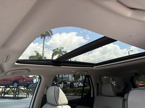 Used 2023 Honda Pilot Elite image 25