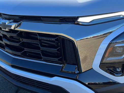 New 2026 Chevrolet Equinox ACTIV w/ Convenience Package III image 9