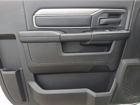 Used 2024 RAM 2500 Tradesman w/ Chrome Appearance Group image 12