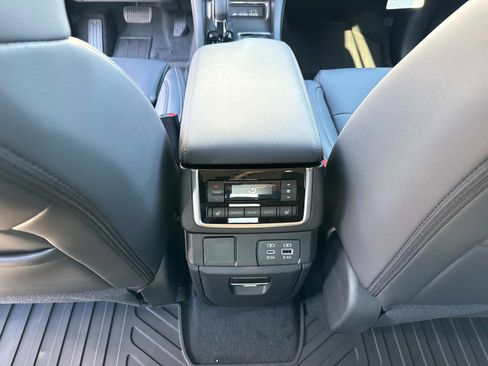 New 2026 Subaru Ascent Limited Bronze w/ Popular Package #2 AWD/4WD image 17