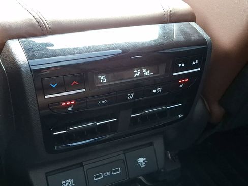 Used 2023 Acura MDX SH-AWD w/ Advance Package image 12