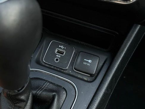 Used 2021 Jeep Cherokee Latitude Lux w/ Comfort/Convenience Group image 31