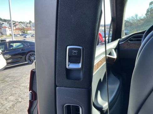 Used 2017 Tesla Model X 75D image 57