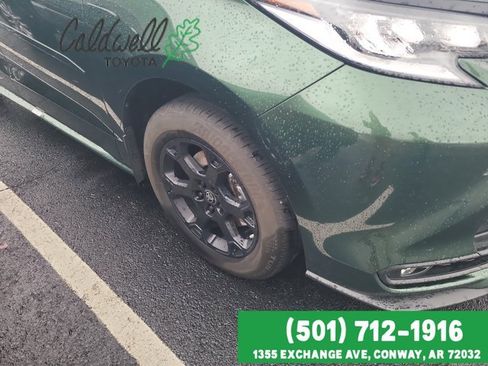 Used 2025 Toyota Sienna XLE Woodland Edition image 4