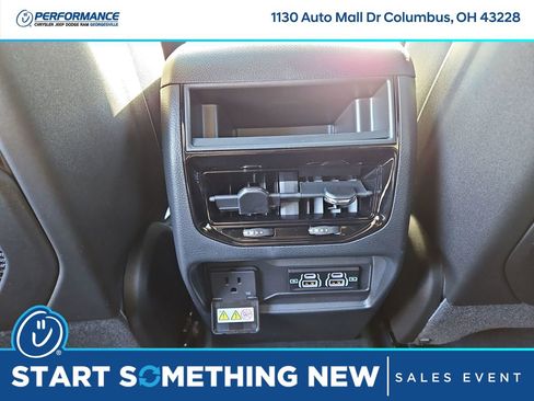 New 2025 Jeep Grand Cherokee Altitude image 15