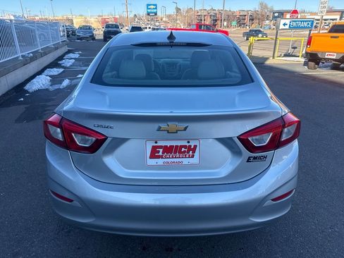 Used 2018 Chevrolet Cruze LS image 4