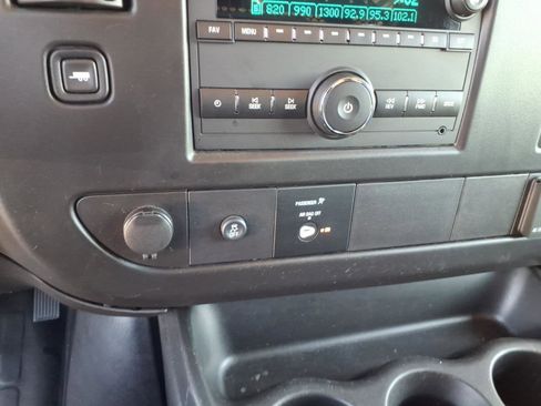 Used 2024 GMC Savana 2500 2500 w/ Driver Convenience Package image 19