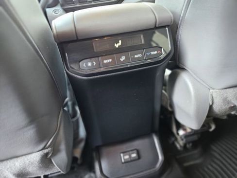 Used 2022 Toyota Highlander XLE image 30