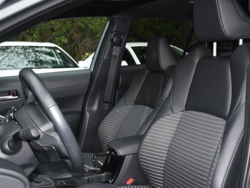 Certified 2024 Toyota Corolla Cross XSE image 12