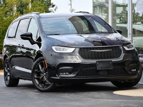 Used 2026 Chrysler Pacifica Limited w/ S Appearance Package FWD image 5