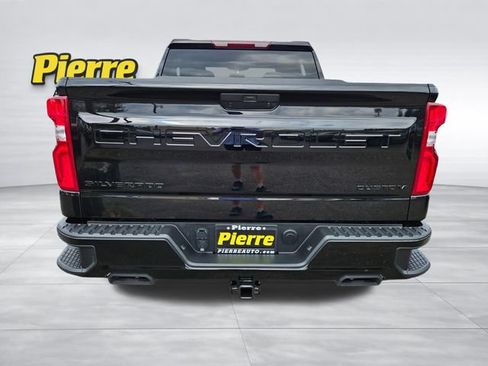 Used 2022 Chevrolet Silverado 1500 Custom Trail Boss w/ Midnight Edition AWD/4WD image 4