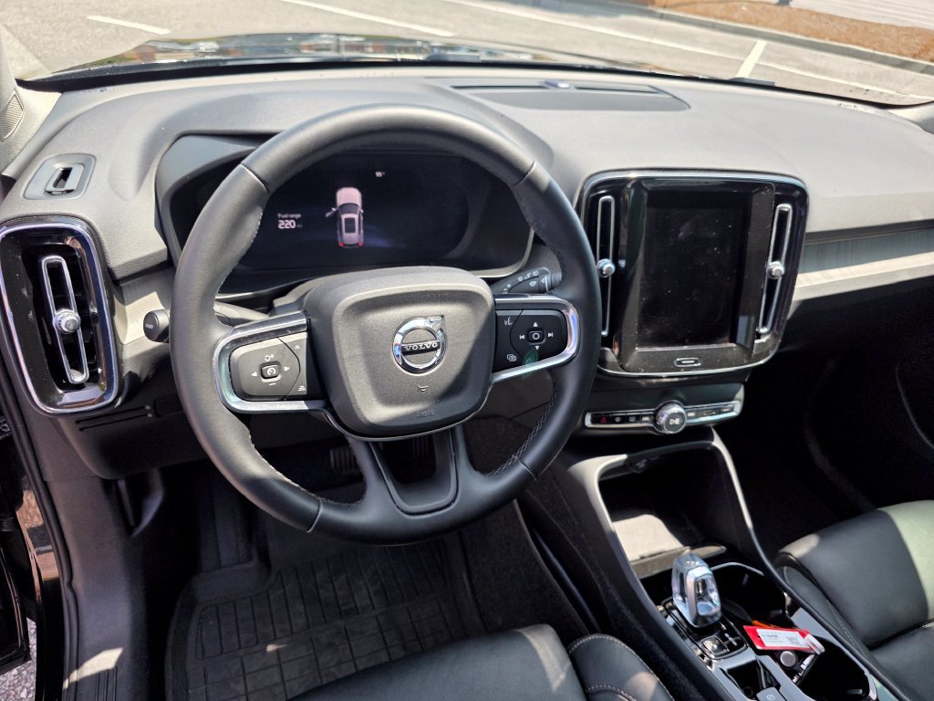 Used 2026 Volvo XC40 B5 Plus AWD/4WD image 16