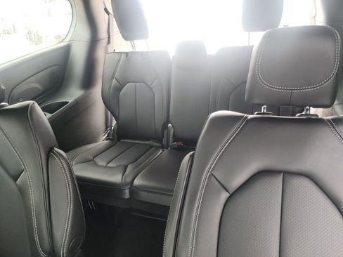New 2026 Chrysler Pacifica Select image 22
