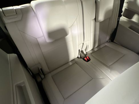 Used 2023 Volkswagen Atlas SE image 25