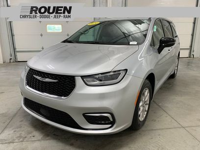 Used 2024 Chrysler Pacifica Touring-L