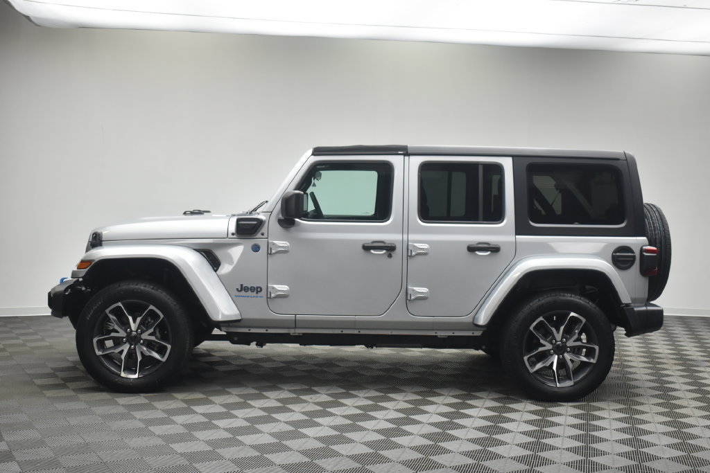 Certified 2024 Jeep Wrangler Unlimited w/ Convenience Group AWD/4WD image 9