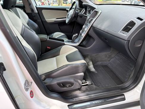 Used 2017 Volvo XC60 T5 Dynamic w/ Preferred Option Package FWD image 13