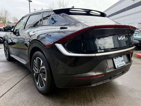 Used 2024 Kia EV6 Light image 12