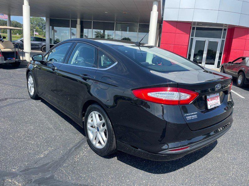 Used 2015 Ford Fusion SE FWD image 4