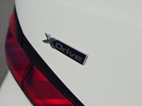 Used 2021 BMW 530i xDrive w/ Premium Package image 8