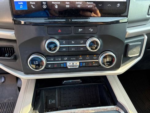 Used 2023 Ford Expedition XLT AWD/4WD image 25