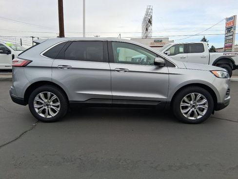 Used 2024 Ford Edge Titanium image 2