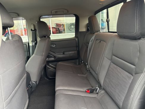 Used 2022 Nissan Frontier SV image 16