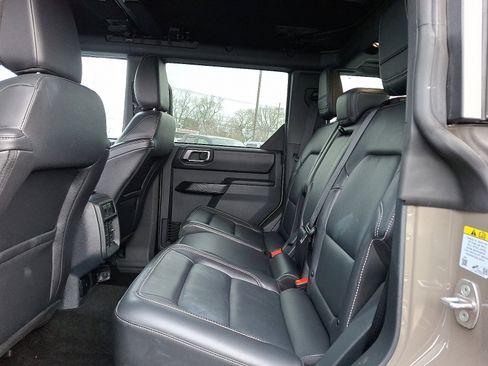 Used 2025 Ford Bronco Outer Banks image 10