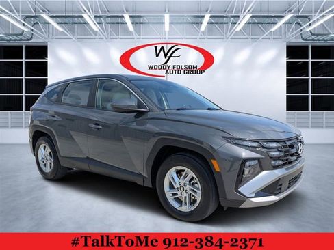 Used 2025 Hyundai Tucson SE image 1